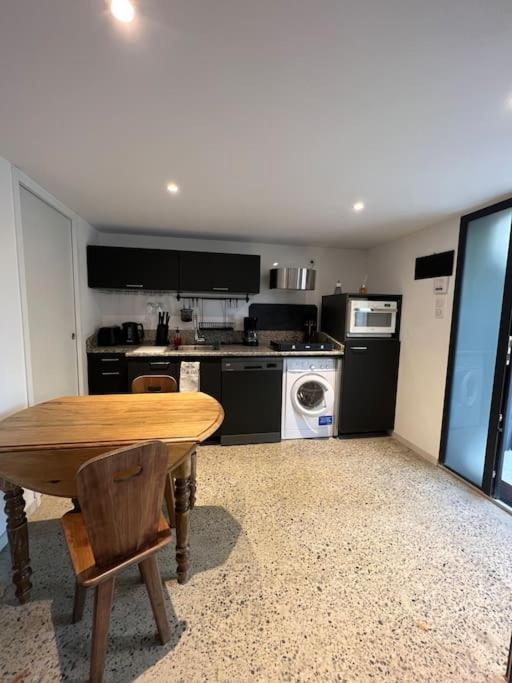 Apartamento Le Petit Coin Du Fau Montauban Exterior foto